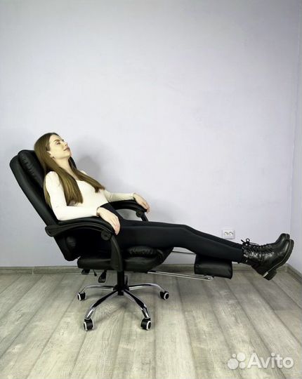 Офисное кресло