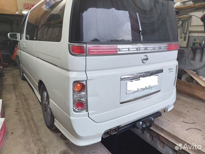 Фаркоп на Ниссан Эльгранд с 2002-2010 г