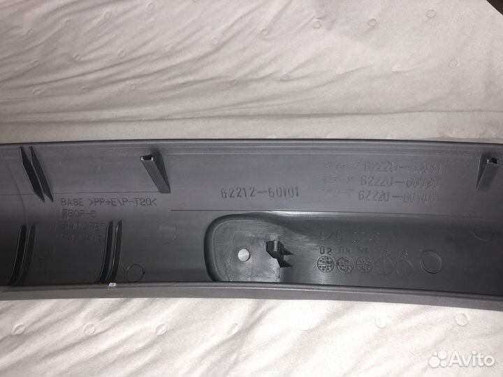 Накладка пер лев стойки toyota LC100 6222060081B2