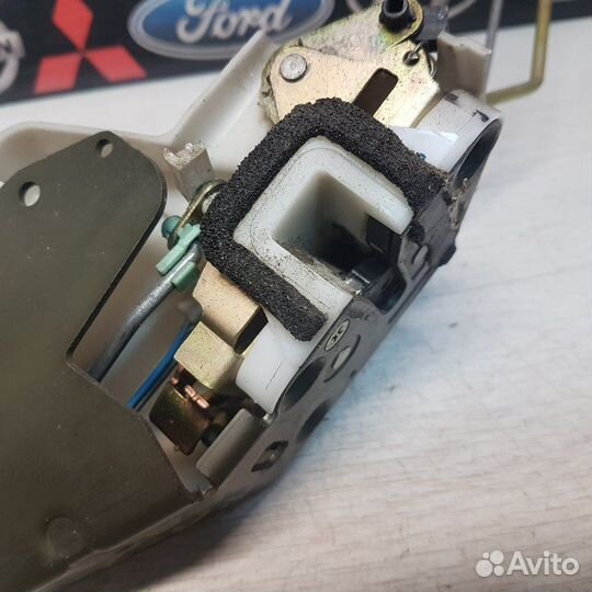 Замок двери передний правый Suzuki Aerio RB21S