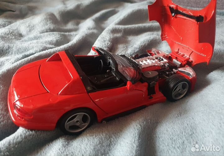 Модель Dodge Viper 1:18