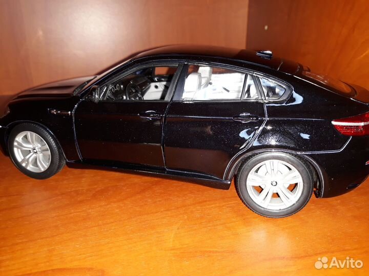 BMW 1/18