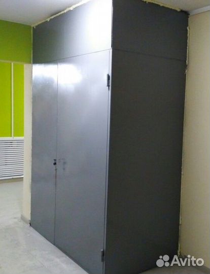 Дверь металлическая/Кладовка в подъезде