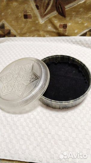 Коробка для хранения ниток и иголок СССР