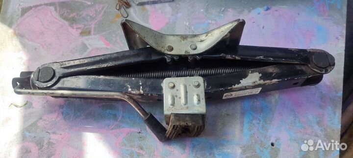 Домкрат механический винтовой