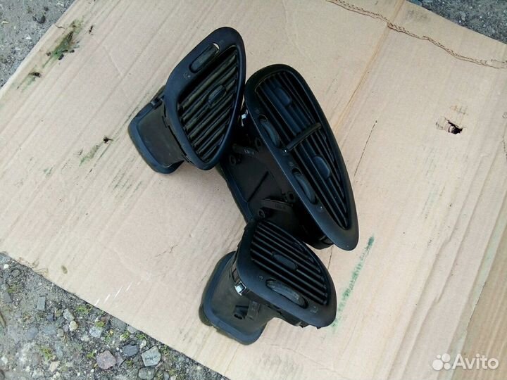 На Ford Galaxy/VW Sharan диффузоры торпеды