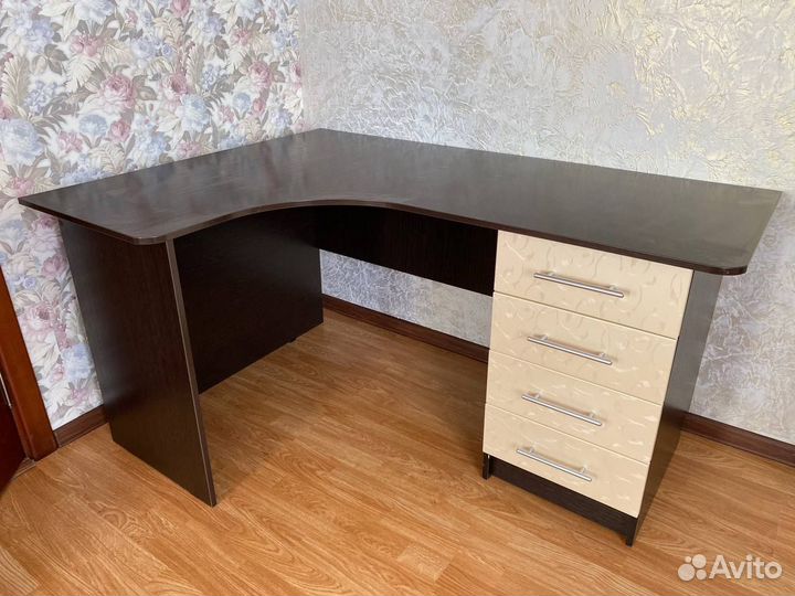 Письменный стол для школьника бу