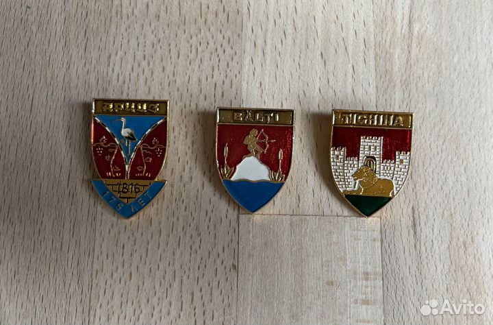 З значка Гербы Молдовы Румынского периода