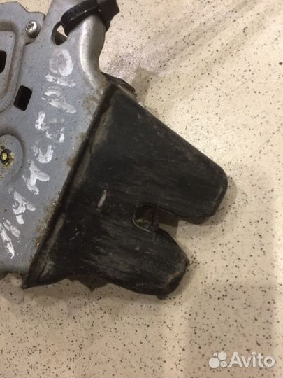 Замок крышки багажника Mitsubishi Lancer 10