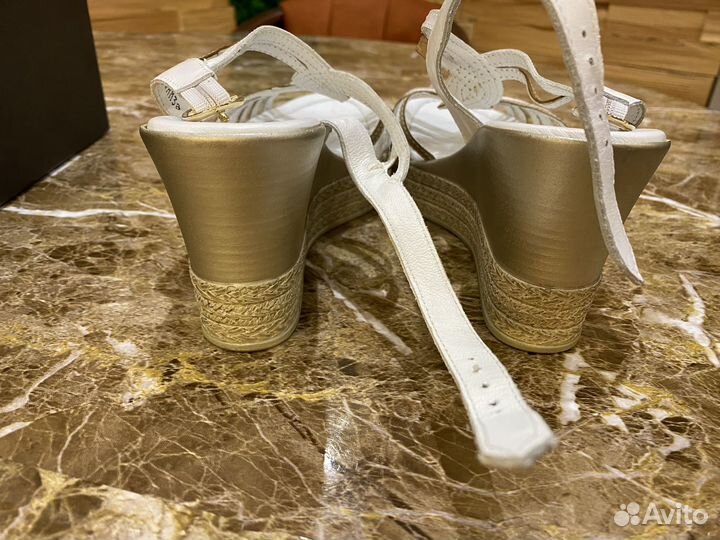 Босоножки женские 38 размер кожанные