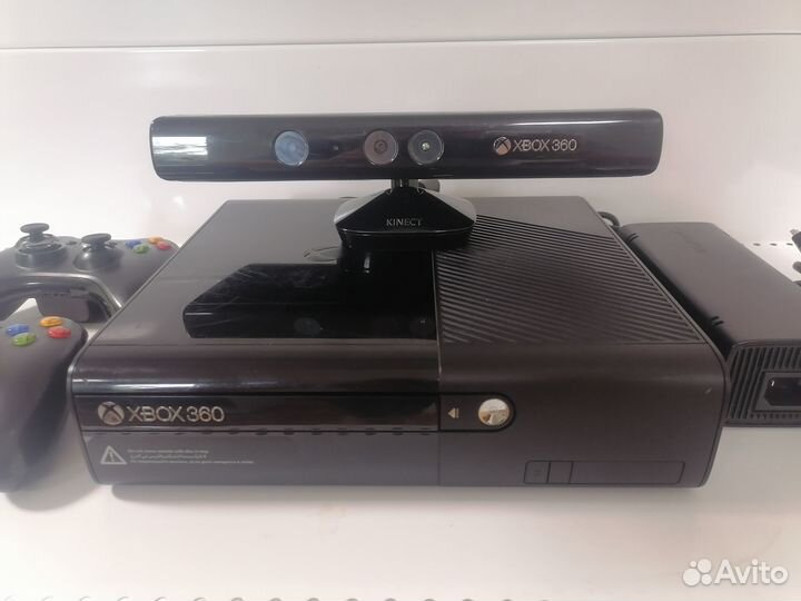 Xbox 360 Е 250Gb / Freeboot / Kinect / 2 джоя