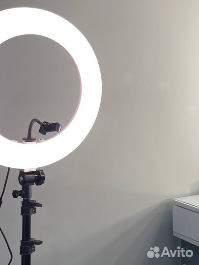 Кольцевая светодиодная лампа яркая новая 45см