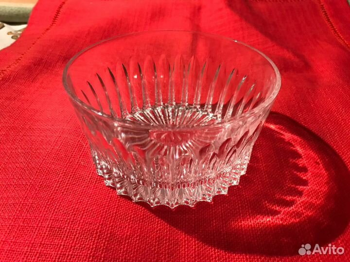 Хрустальная вазочка