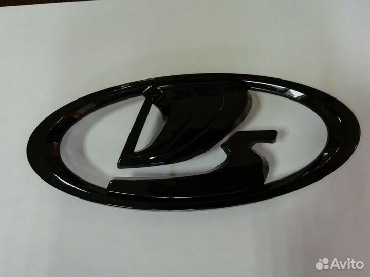 Эмблема LADA большая черная Веста Нива Урбан нов