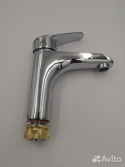 Смеситель для раковины в ванную