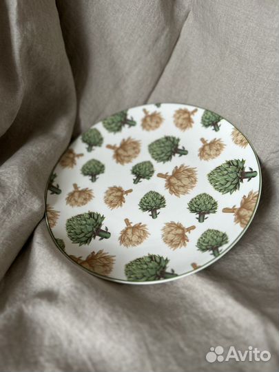 Кувшин и блюдо с артишоками