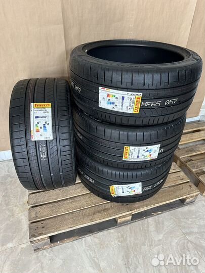 Pirelli P Zero PZ4 315/30 R22 и 295/35 R21 107Y