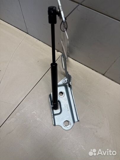 Петля багажника левая Dodge Stratus 2 седан EDZ