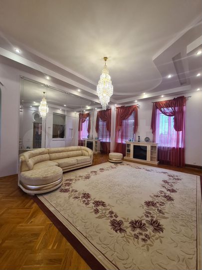 Коттедж 341,9 м² на участке 5,5 сот.