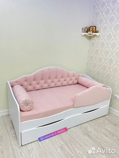 Детская кровать с мягкой спинкой