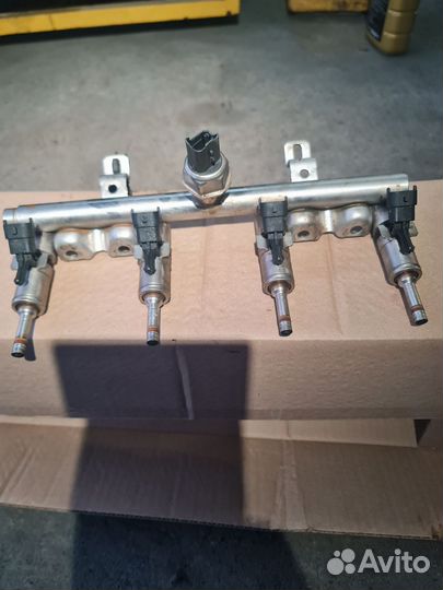 Топливная рампа с форсунками EP6CDT