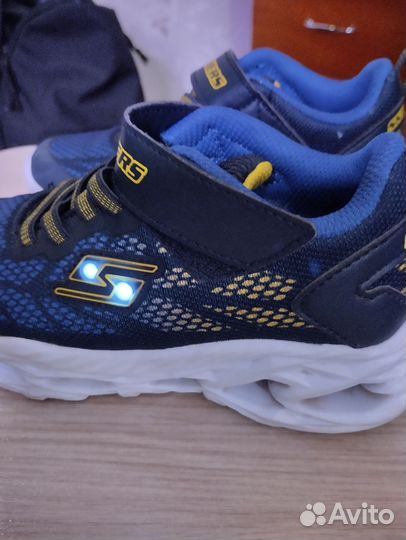 Кроссовки Skechers светящиеся