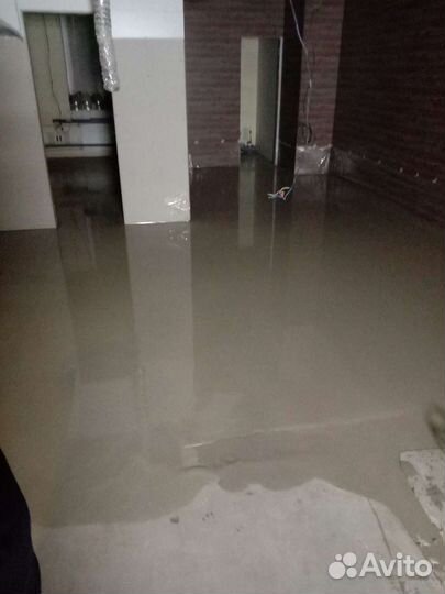 Наливной пол, укладка ламината, водопровод из поли