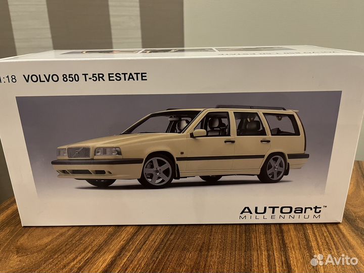 AutoArt 1/18 Volvo 850 T-5R Estate