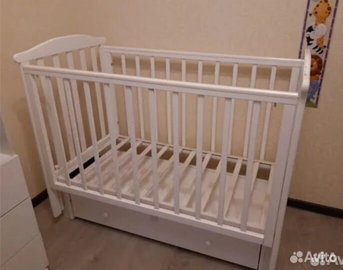 Кроватка с маятником лель