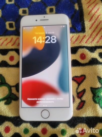 Телефон iPhone 8