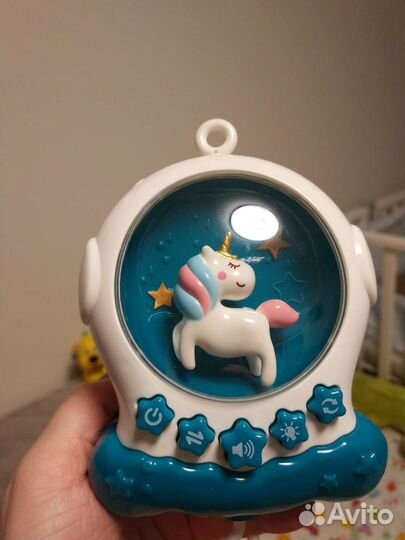 Музыкальный мобиль на кроватку