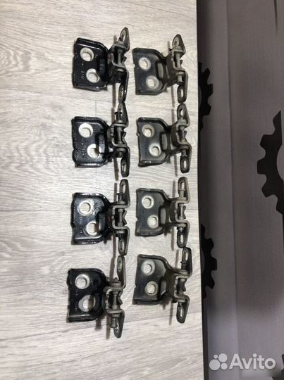 Петли дверей Nissan Terrano 3 D10