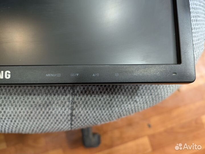 Монитор Samsung 743n