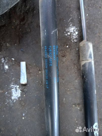 Упор багажника Skoda Octavia 1U AKL 2006