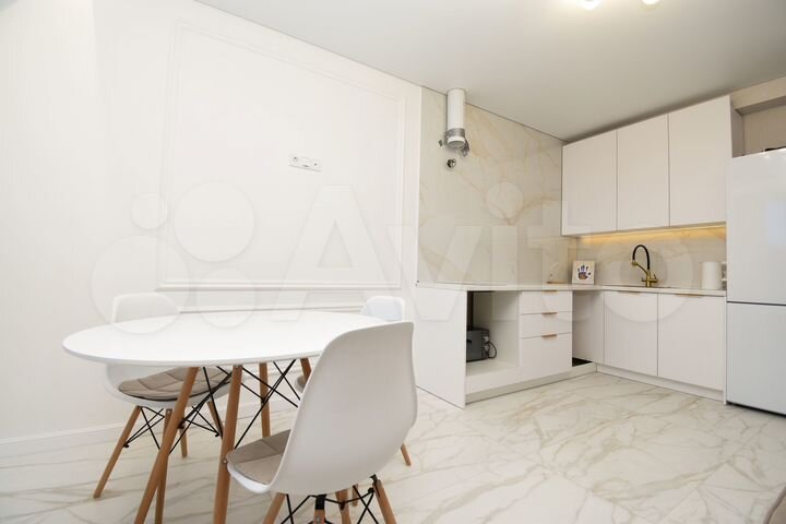 2-к. квартира, 64 м², 1/15 эт.