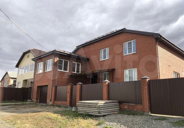 Дом 396,6 м² на участке 8 сот.