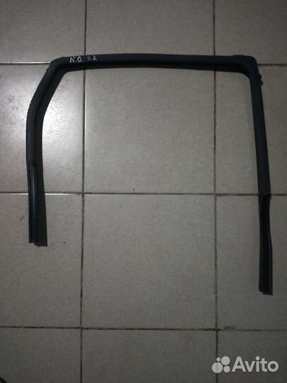 Уплотнитель стекла задней двери Nissan Qashqai J10