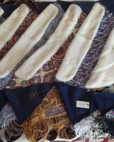 Платок на флисе с отделкой из норки