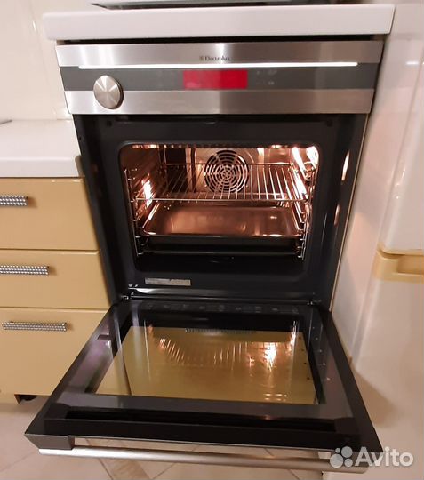 Продаю электрический духовой шкаф Electrolux