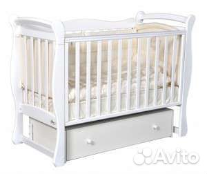 Кроватка с маятником