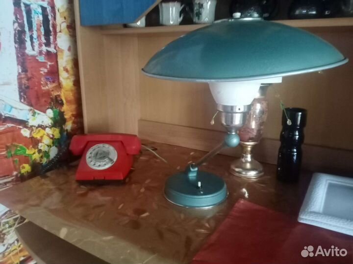 Лампа настольная СССР и телефон
