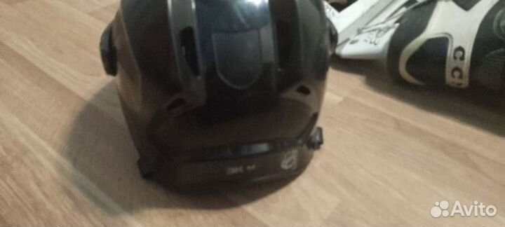 Коньки и шлем