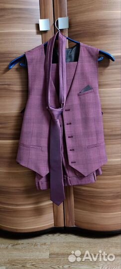 Костюм тройка пиджаком