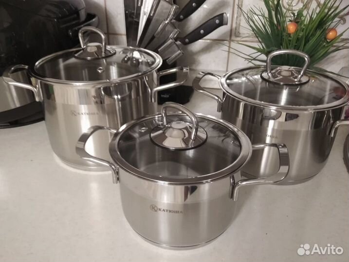 Набор новых кастрюль. 3 штуки