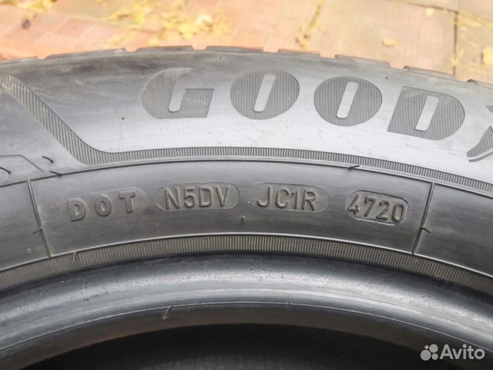 Goodyear UltraGrip 245/55 R17