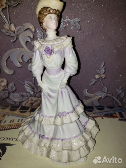 Фарфоровые статуэтки дамы англия