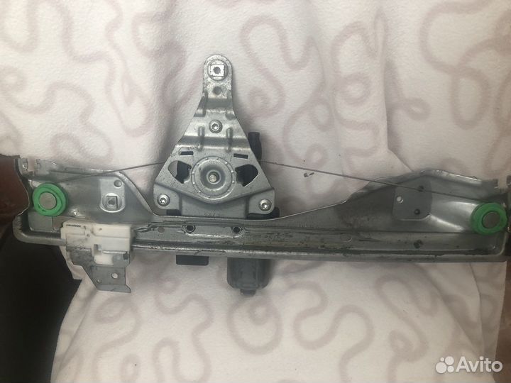 Стеклоподьемник левый задний peugeot 308