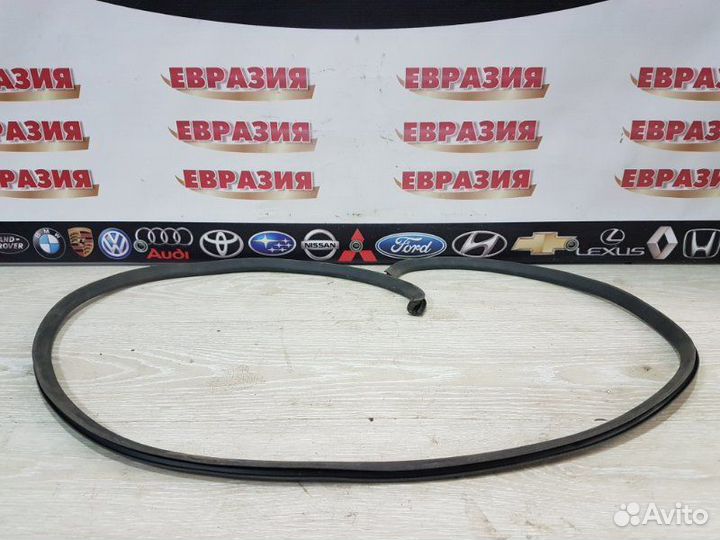 Уплотнительная резинка двери багажника задняя