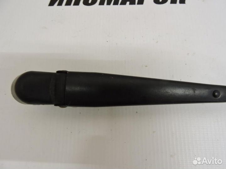 Поводок стеклоочистителя передний левый LADA 2115