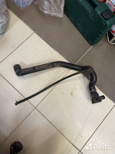 Патрубок верхний 357121101J